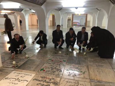 ادای احترام مدیران و کارکنان بیمه دی در خراسان رضوی به مقام والای شهدا