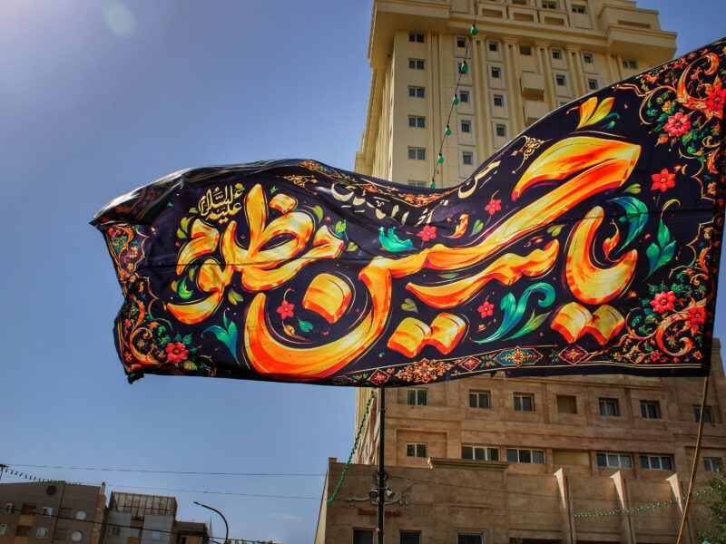 پیاده روی جاماندگان اربعین در مسیر حرم مطهر رضوی